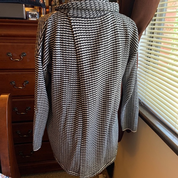 Cabi sweater wrap look SZ small - Picture 4 of 9
